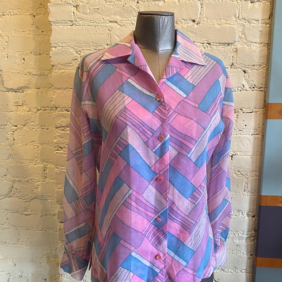 SOLD Vtg 60s MOD Spring Button Shirt Geo Print Feminine Styling True Vintage Blo - Picture 9 of 9